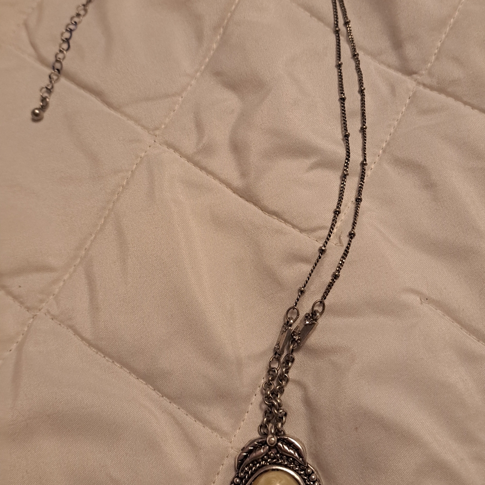Elegant Silver Pendant Necklace